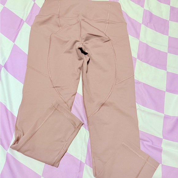 Victoria Sport Knockout High-Rise Capri Leggings - Rose Mauve - XS - Picture 10 of 16